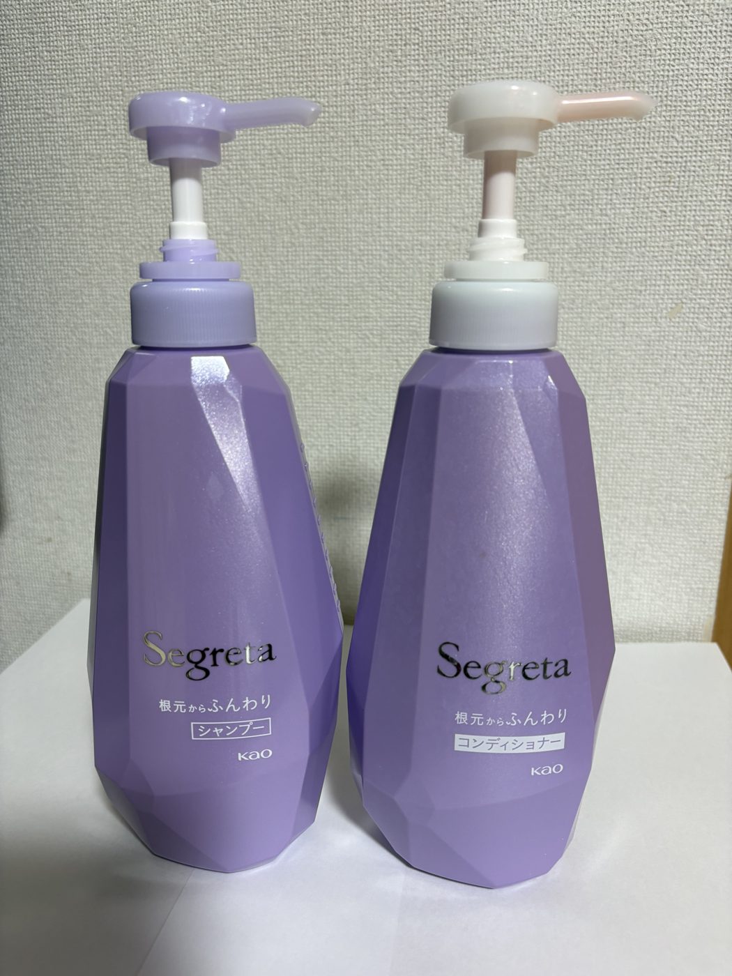 実際に使っているセグレタ「根元からふんわり」のシャンプーとコンディショナー(筆者撮影)